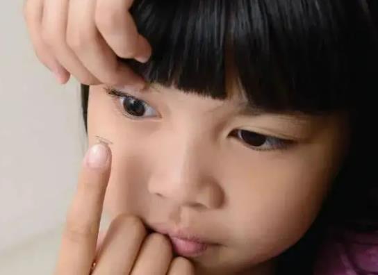 ok鏡是隱形眼鏡還是框架眼鏡?ok鏡缺了一角繼續戴可以嗎