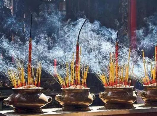 什么時間上香好?給財神爺上香有什么講究